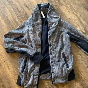 LULULEMON GREY AND BLACK TEXTURED JACKET